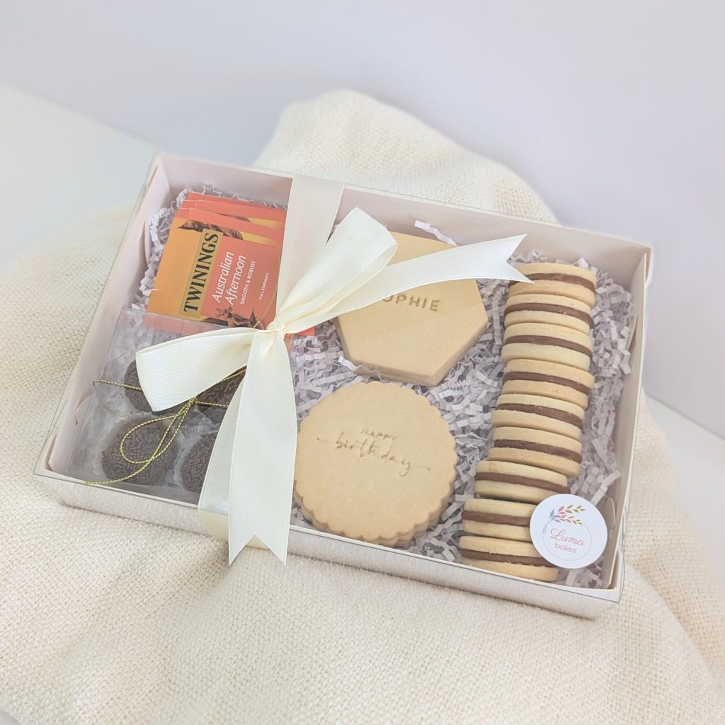Custom brigadeiro & biscuit large&nbsp;box